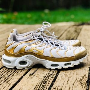 NIKE Air Max Plus